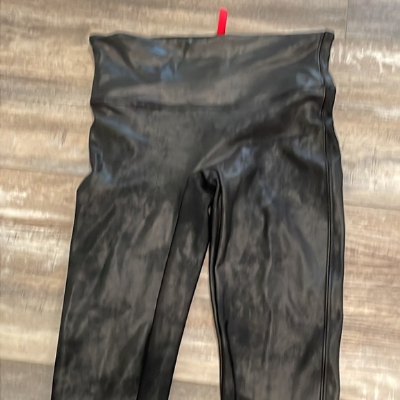 SPANX shiny black faux leather look leggings small - Picture 2 of 8